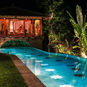 sagui-boutique-hotel.hotelsportoseguro.com/